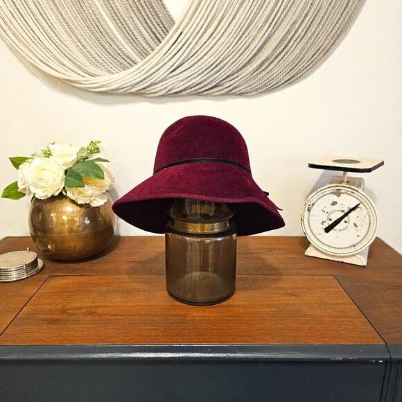 Vintage Helen Kaminski Maroon Felt Hat with Round Too and Under-turned Brim